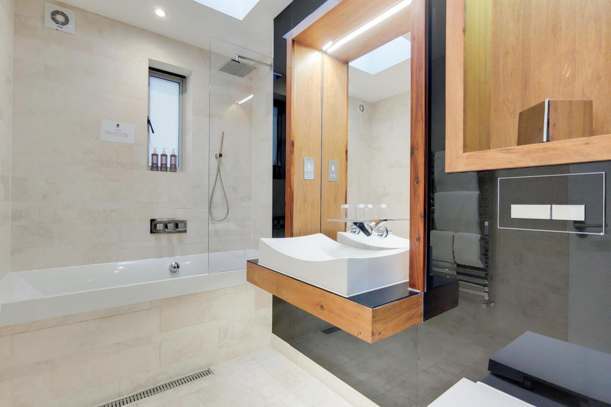 Residences At The Gyle - * London